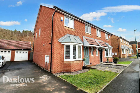 3 bedroom semi-detached house for sale
