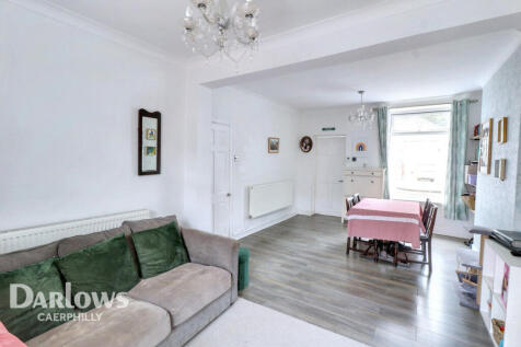Wingfield Crescent, Caerphilly 3 bed terraced house for sale