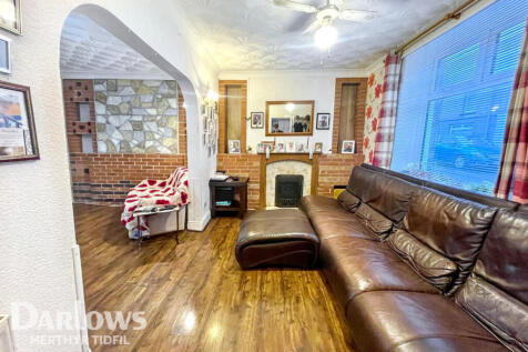 2 bedroom semi-detached house for sale