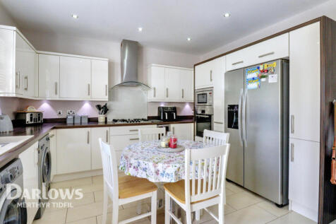 4 bedroom semi-detached house for sale