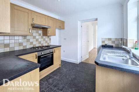 4 bedroom end of terrace house for sale