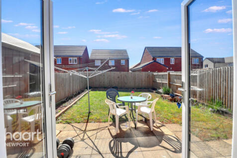 Walker Point Way, Newport 2 bed end of terrace house for sale