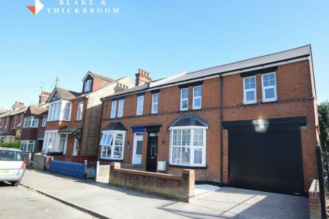 5 bedroom semi-detached house for sale