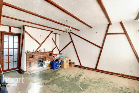 Highfield Road, Romford, RM5 3AG 3 bed terraced house for sale