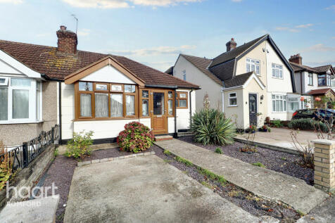 Jubilee Avenue, Romford, RM7 9LT 3 bed bungalow for sale