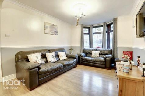 Park Lane, Hornchurch, RM11 1BE 3 bed semi
