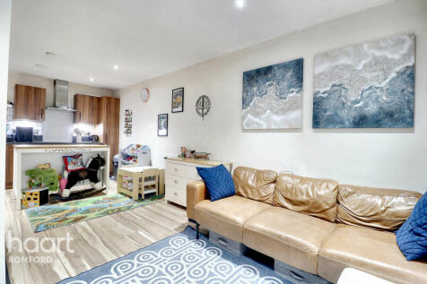 Chapel Court, Romford, RM7 0FT 1 bed apartment for sale