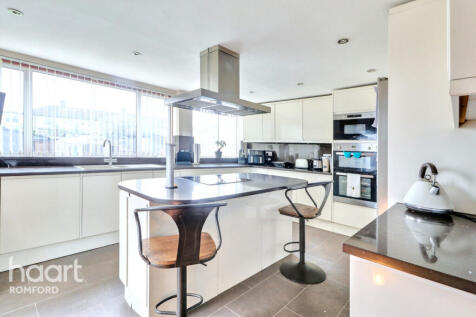 3 bedroom semi-detached bungalow for sale