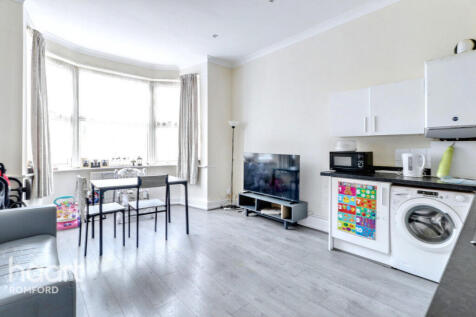 Subhaan House, Romford, RM1 3QS 2 bed apartment for sale