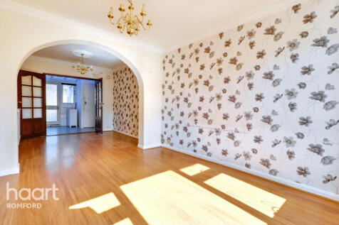 The Drive, Romford, RM5 3TP 3 bed terraced house for sale