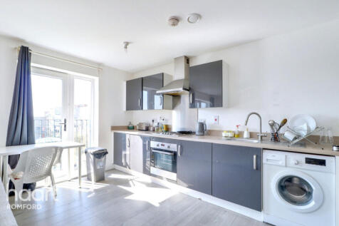 Arc Court, Romford, RM7 0FH 2 bed apartment for sale