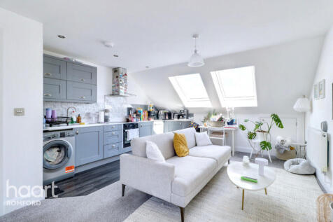 Fourth Avenue, Romford, RM7 0UA 1 bed apartment for sale