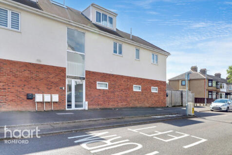 Fourth Avenue, Romford, RM7 0UA 1 bed apartment for sale