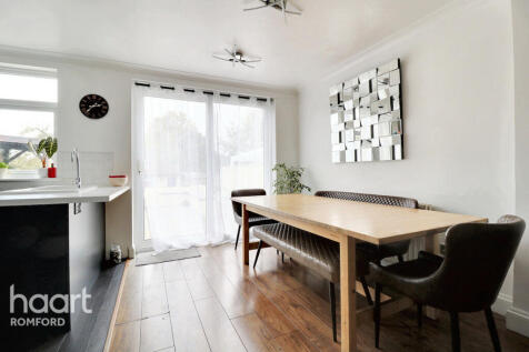 5 bedroom end of terrace house for sale