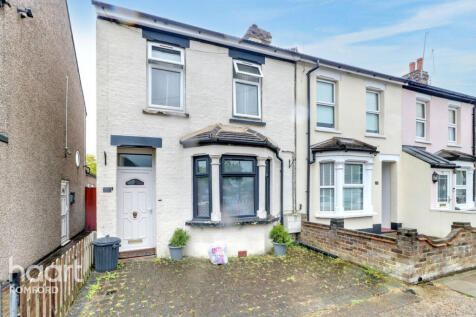 Marks Road, Romford, RM7 7AL 2 bed end of terrace house for sale