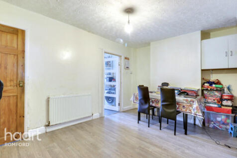 Marks Road, Romford, RM7 7AL 2 bed end of terrace house for sale