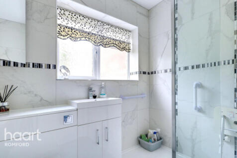 William Close, Romford, RM5 3EX 3 bed terraced house for sale
