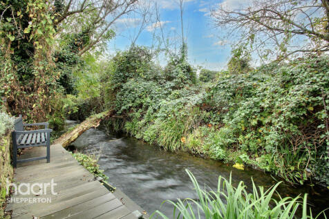 Gaston Way, Shepperton 3 bed terraced house for sale