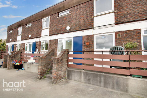 Annett Close, Shepperton 3 bed maisonette for sale