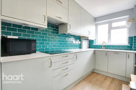 Watersplash Road, Shepperton 2 bed apartment for sale