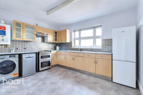 Robin Crescent Beckton, London 2 bed apartment for sale