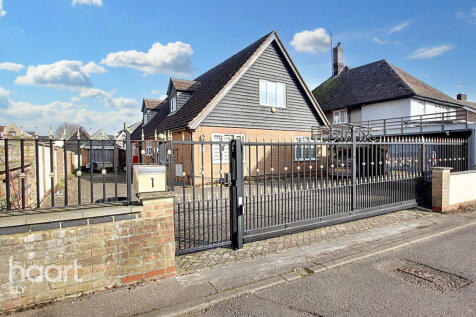 4 bedroom chalet for sale