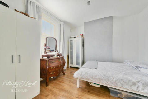 Derrick Gardens, London 2 bed flat for sale