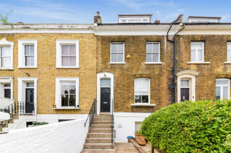 Woodhill, LONDON 2 bed apartment for sale