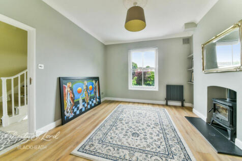 Woodhill, LONDON 2 bed apartment for sale