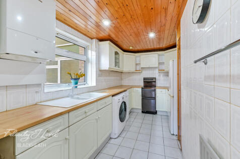 14 St Johns Park, London 3 bed apartment for sale