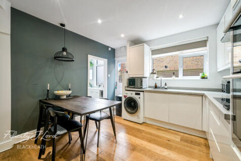 Eastcombe Avenue, London 2 bed maisonette for sale