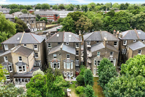 Charlton Road, London 2 bed apartment for sale