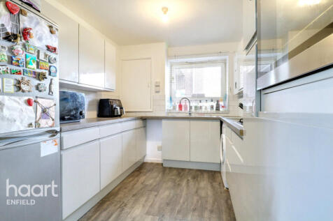 Agricola Place, Enfield 3 bed maisonette for sale