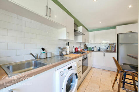 Grace Close, London 3 bed townhouse for sale