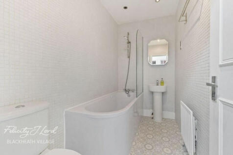Gilbert Close, London, SE18 2 bed apartment for sale