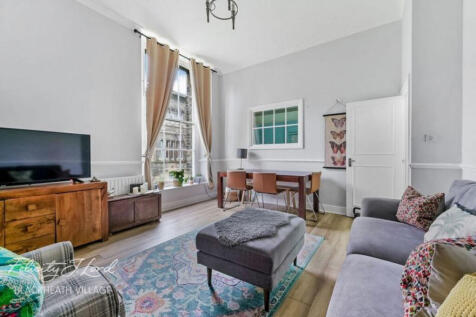 Gilbert Close, London, SE18 2 bed apartment for sale