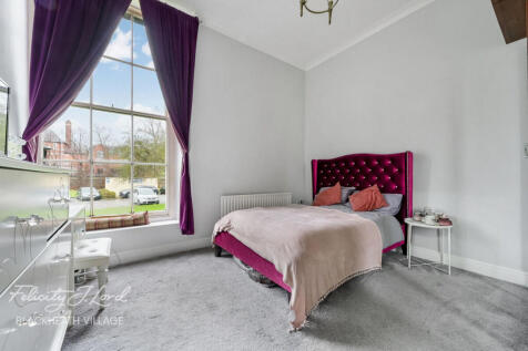 Gilbert Close, London, SE18 2 bed apartment for sale