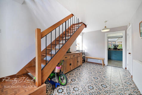 Kenilworth Gardens, London 3 bed end of terrace house for sale