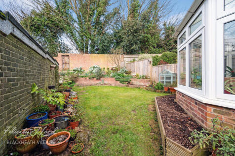 Kenilworth Gardens, London 3 bed end of terrace house for sale