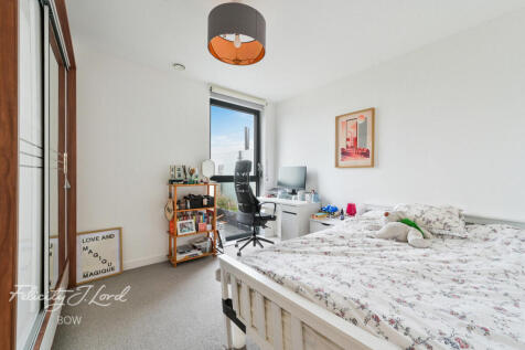 3 bedroom flat for sale