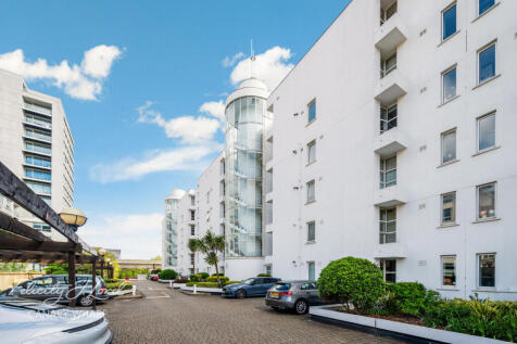 Barrier Point Road, London 2 bed apartment for sale