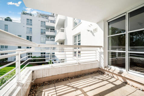 Barrier Point Road, London 2 bed apartment for sale
