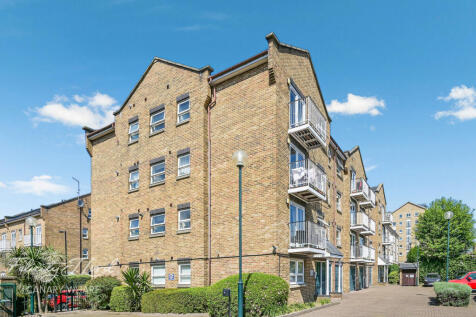 Lyndhurst Lodge, Millennium Drive... 2 bed apartment for sale
