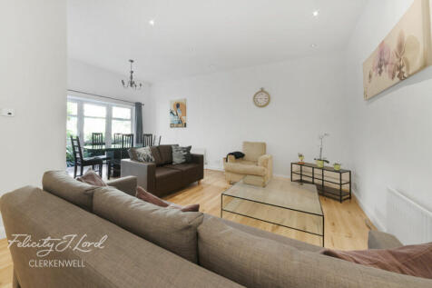 Silverdale Court, Goswell Road... 2 bed flat for sale