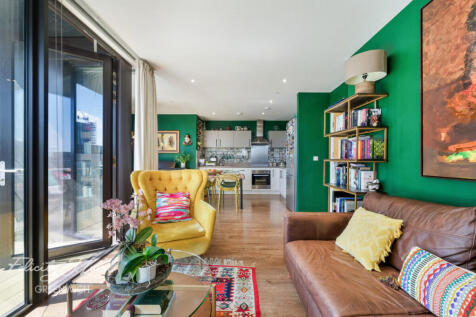 Barge Walk, Greenwich, SE10 2 bed apartment for sale