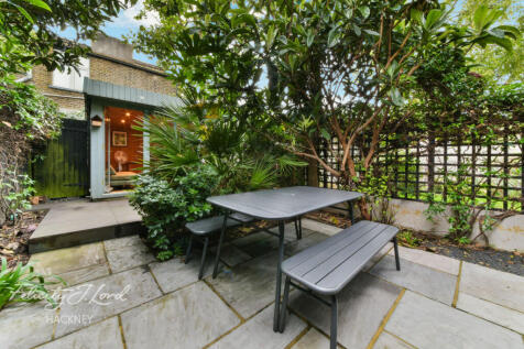 Glyn Road, Clapton, E5 2 bed flat for sale
