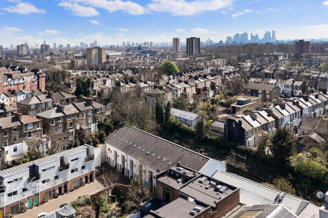 Stanford Mews, London E8 3 bed terraced house for sale