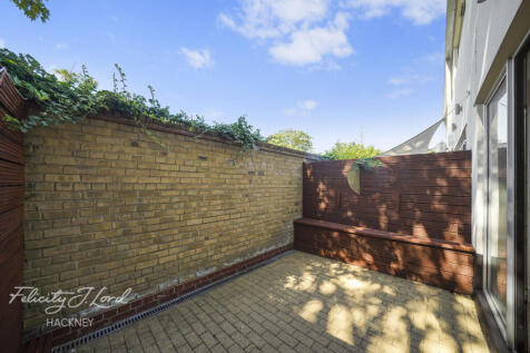Stanford Mews, London E8 3 bed terraced house for sale