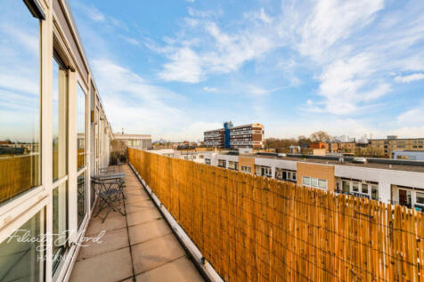 Richmond Road, London 2 bed terraced house for sale