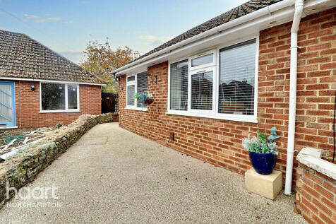 2 bedroom semi-detached bungalow for sale